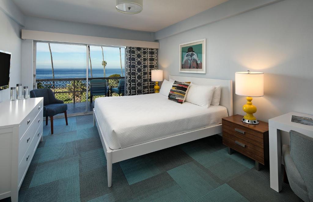 Четырехместный (Люкс, вид на море) отеля La Jolla Cove Suites, Сан-Диего