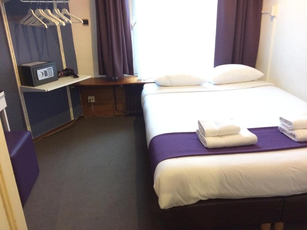 Двухместный (Небольшой двухместный номер с 1 кроватью и собственной ванной комнатой) отеля Hotel Bellington, Амстердам