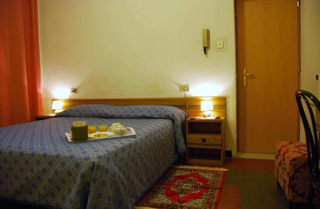 Двухместный (Двухместный номер с 1 кроватью или 2 отдельными кроватями и собственной ванной комнатой) отеля Hotel Major, Генуя