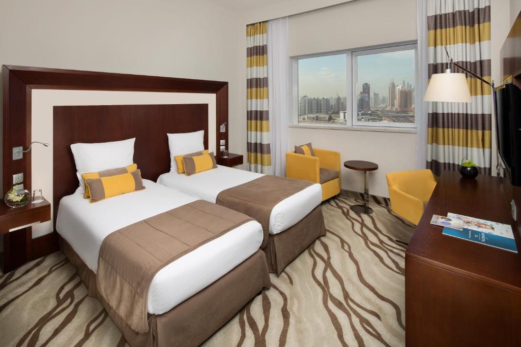Двухместный (Улучшенный двухместный номер с 2 отдельными кроватями) отеля Novotel Dubai Al Barsha, Дубай
