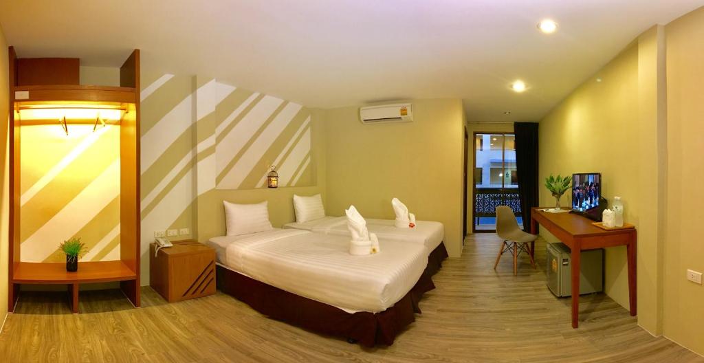 Двухместный (Двухместный номер Делюкс с 1 кроватью или 2 отдельными кроватями и видом на бассейн) отеля The Pat Hotel, Паттайя