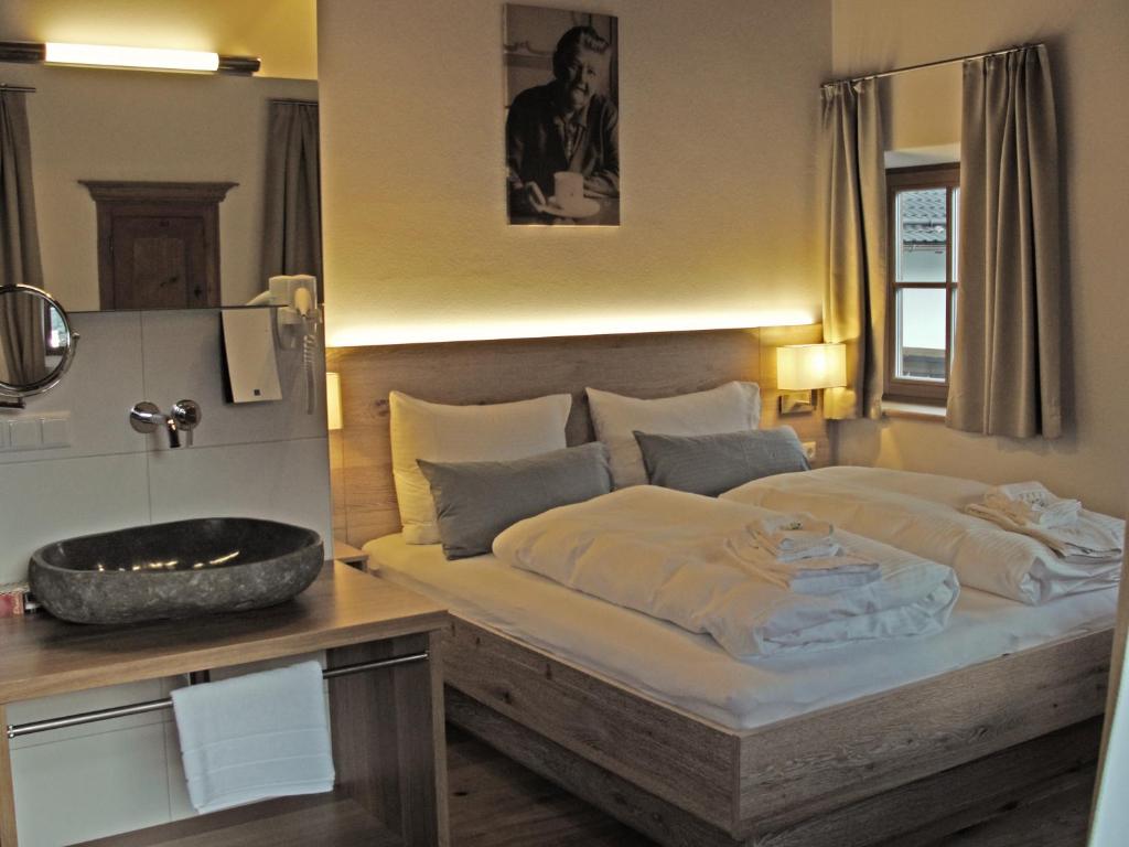 Двухместный (Двухместный номер с 1 кроватью и балконом) отеля Mammhofer Suite & Breakfast, Обераммергау