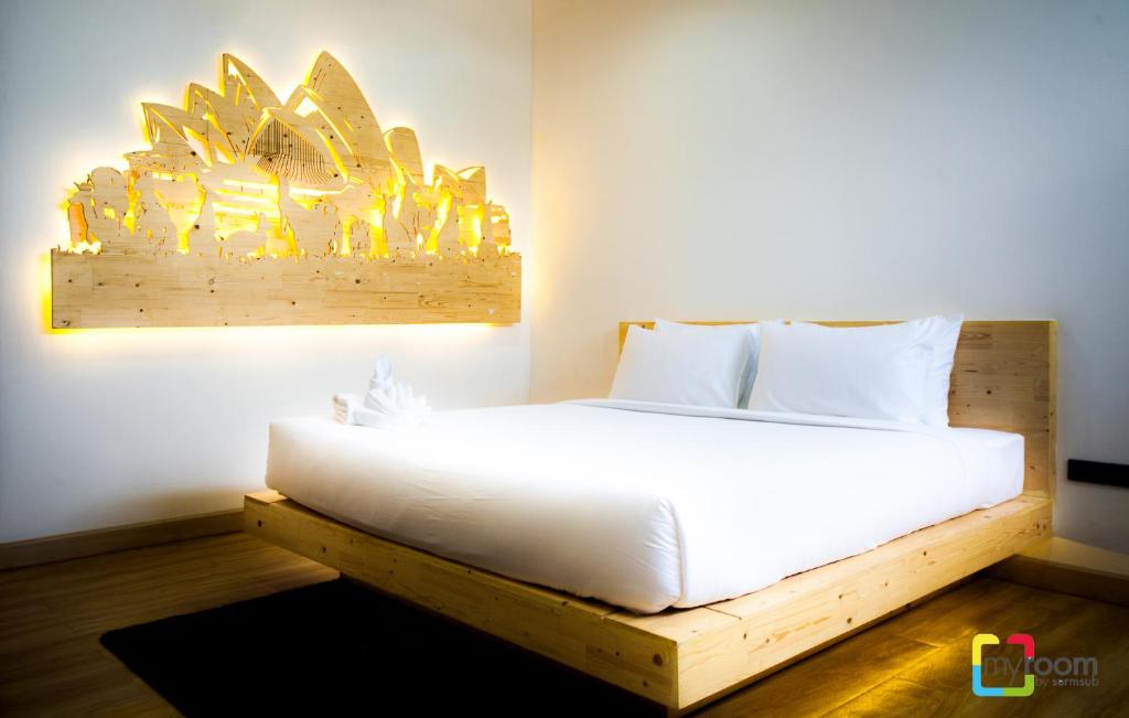 Двухместный (Улучшенный номер с кроватью размера «king-size») отеля My Room By Sermsub, Сакэу