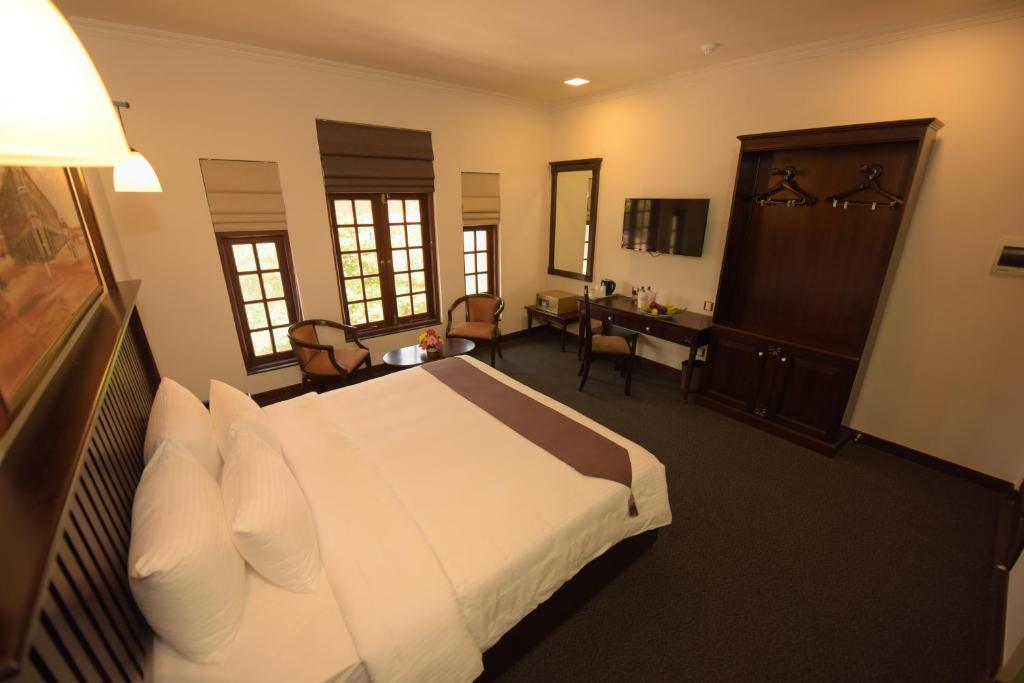 Двухместный (Двухместный номер Делюкс с 1 кроватью и балконом) отеля Hotel Nippon Colombo, Коломбо