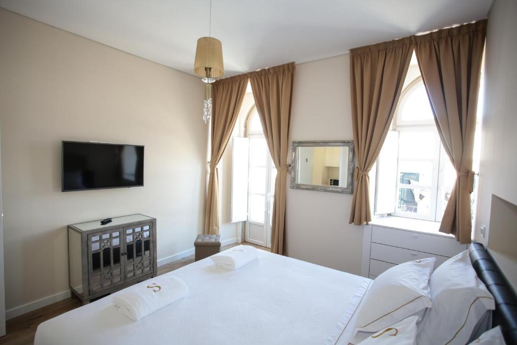 Двухместный (Улучшенный двухместный номер с 1 кроватью или 2 отдельными кроватями) отеля Suites Guest House, Кашкайш