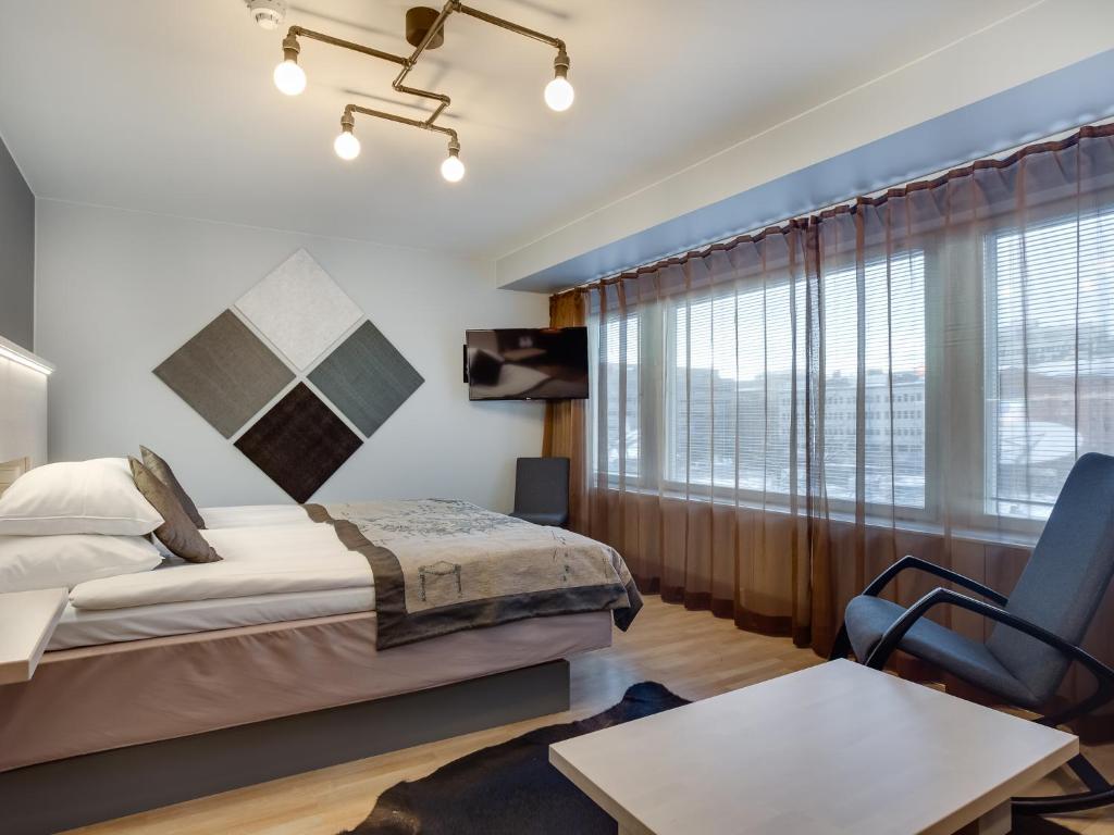 Трехместный (Улучшенный двухместный номер с 1 кроватью или 2 отдельными кроватями) отеля Original Sokos Hotel Vaakuna Vaasa, Васа