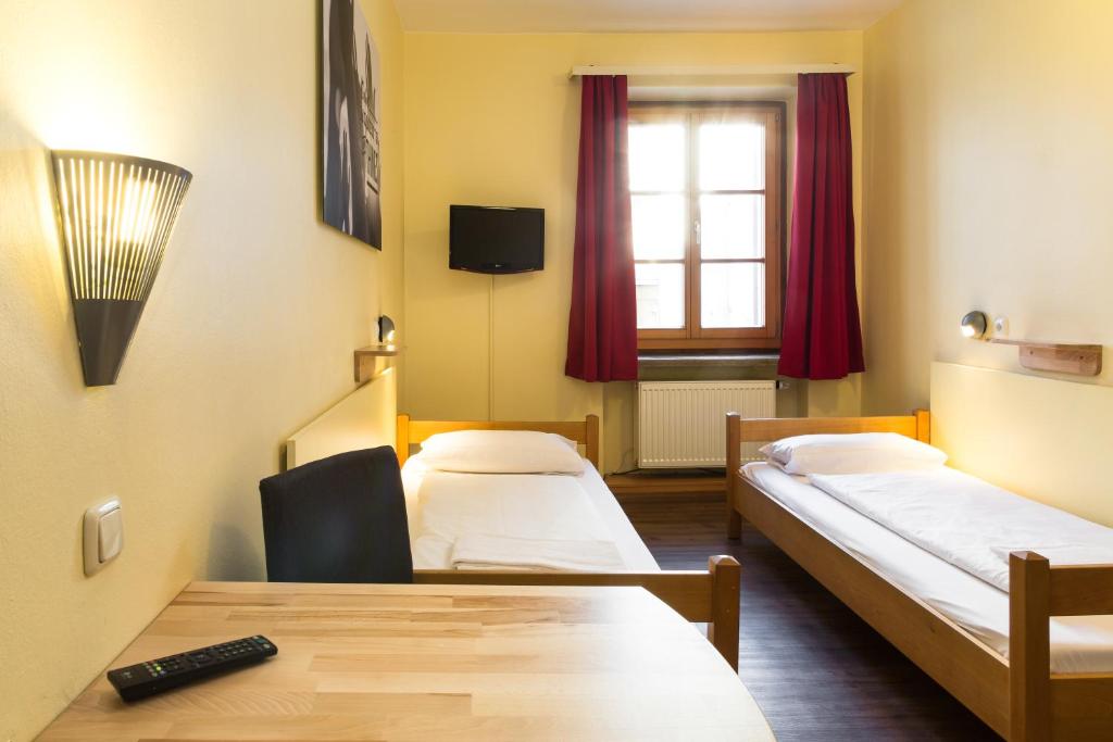 Двухместный (Стандартный двухместный номер с 2 отдельными кроватями) хостела Euro Youth Hotel Munich, Мюнхен