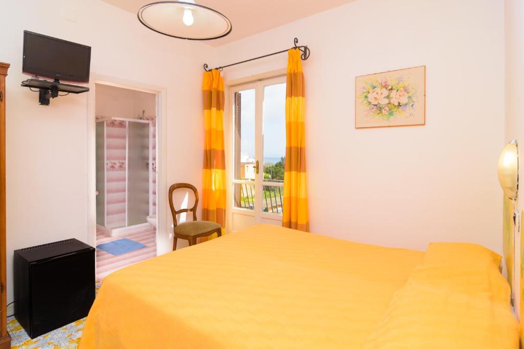 Двухместный (Стандартный двухместный номер с 1 кроватью или 2 отдельными кроватями и балконом) отеля Hotel Terme Principe, Искья
