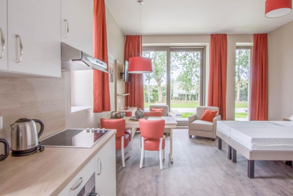 Апартаменты (Essential Suite - 2p | Double bed - Disabled-friendly) апарт-отеля Holiday Suites Westende, Вестэнде