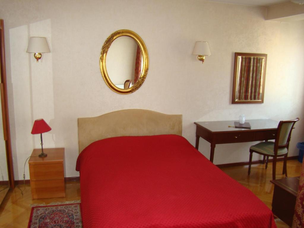 Двухместный (Двухместный номер с 1 кроватью и балконом) отеля Hotel Vila Ariston, Осиек
