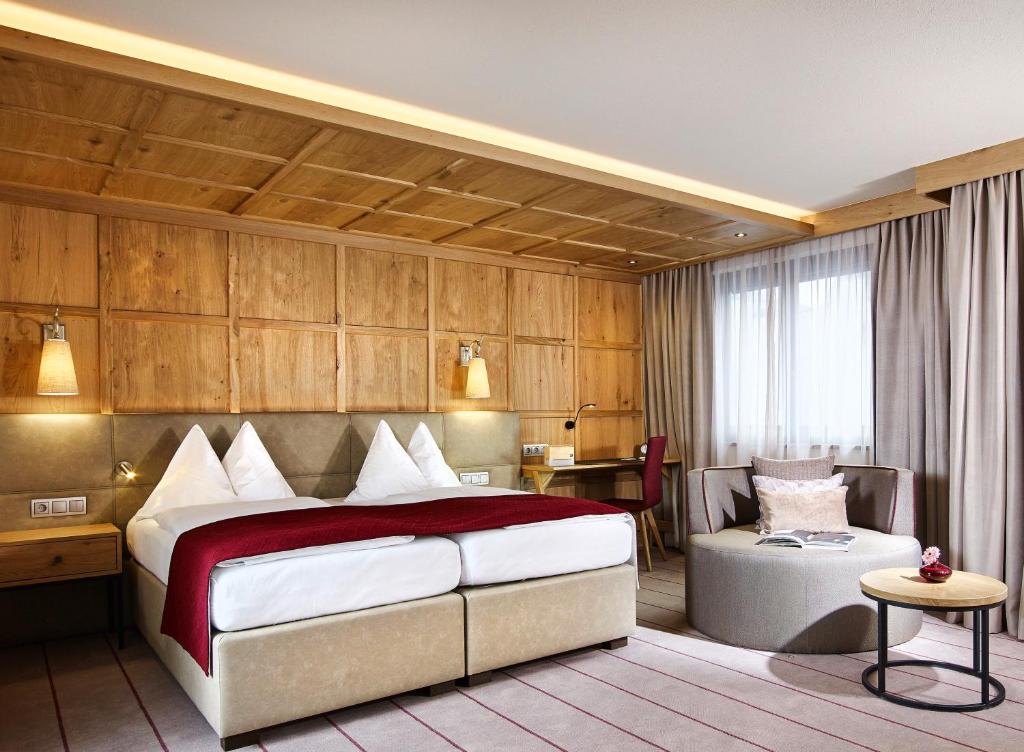 Двухместный (Улучшенный двухместный номер Nordkette с 1 кроватью) отеля Hotel Innsbruck, Инсбрук