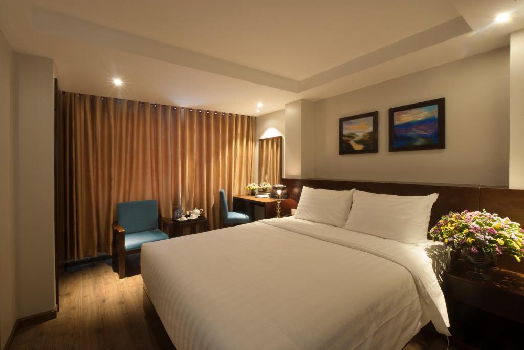 Двухместный (Двухместный номер Делюкс «Премиум» с 1 кроватью) отеля Roseland Centa Hotel & Spa, Хошимин