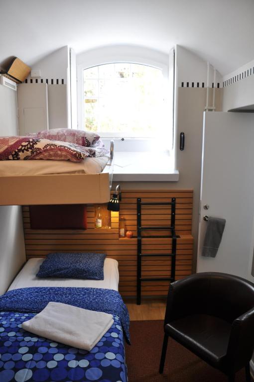 Двухместный (Двухместный номер с 2 отдельными кроватями и собственной ванной комнатой) хостела STF Långholmen Hostel, Стокгольм