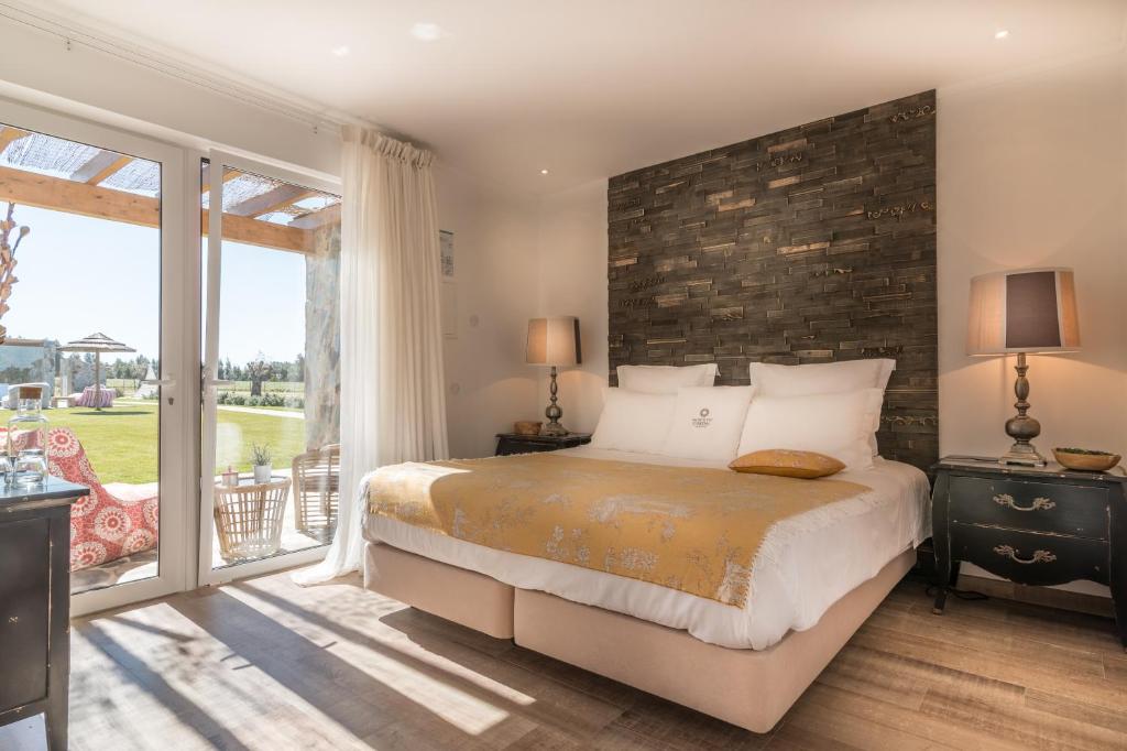 Двухместный (Двухместный номер с 1 кроватью или 2 отдельными кроватями и террасой) отеля Monte do Cardal, Одесейше