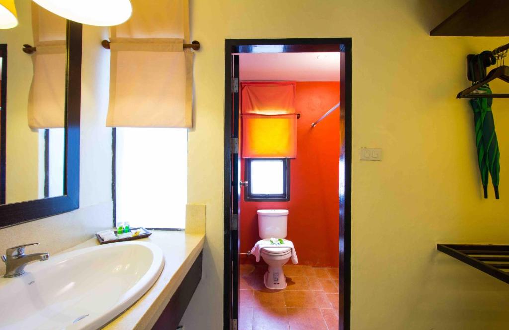 Двухместный (Улучшенный двухместный номер с 1 кроватью или 2 отдельными кроватями) курортного отеля Palm Galleria Resort, Кхаулак