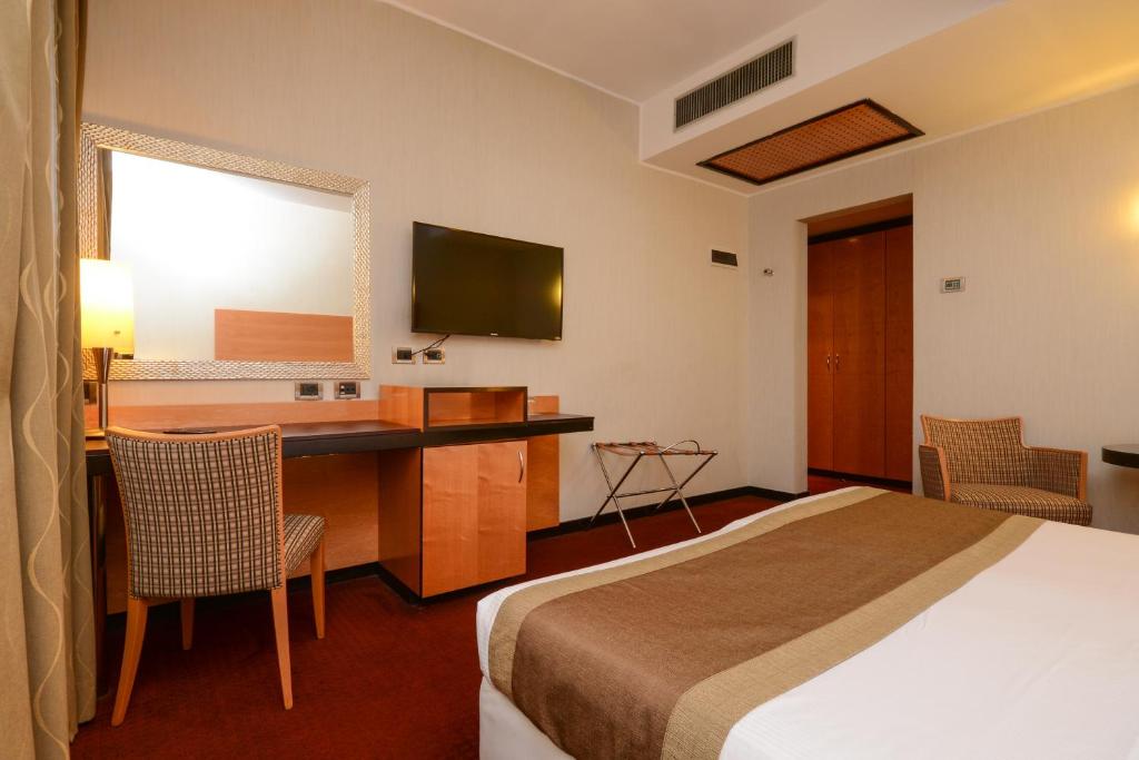 Двухместный (Улучшенный двухместный номер с 1 кроватью) отеля Hotel Igea, Брешиа