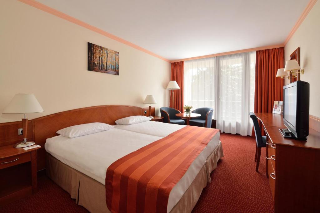 Двухместный (Улучшенный двухместный номер с 1 кроватью и кондиционером) отеля Danubius Health Spa Resort Sarvar, Шарвар