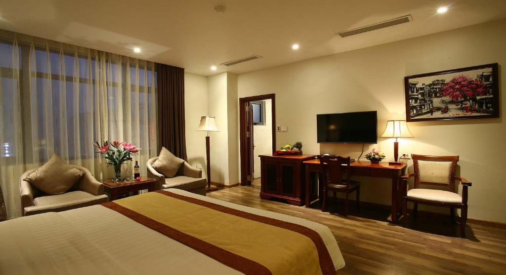 Двухместный (Двухместный номер Делюкс с 1 кроватью или 2 отдельными кроватями, вид на город) отеля Western Hanoi Hotel, Ханой