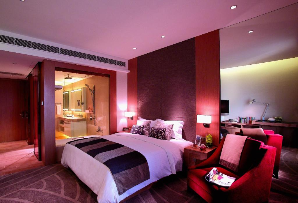 Двухместный (Номер Делюкс с кроватью размера «king-size») апарт-отеля The HarbourView Place @ the ICC megalopolis, Гонконг (город)