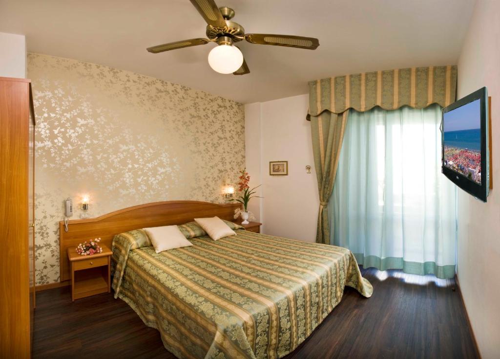 Двухместный (Классический двухместный номер с 1 кроватью или 2 отдельными кроватями) отеля Hotel Apollo, Римини