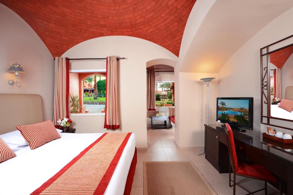 Двухместный (Специальное предложение - Улучшенный двухместный номер с 1 кроватью - Только для граждан Египта) курортного отеля Jaz Makadi Oasis Resort, Хургада