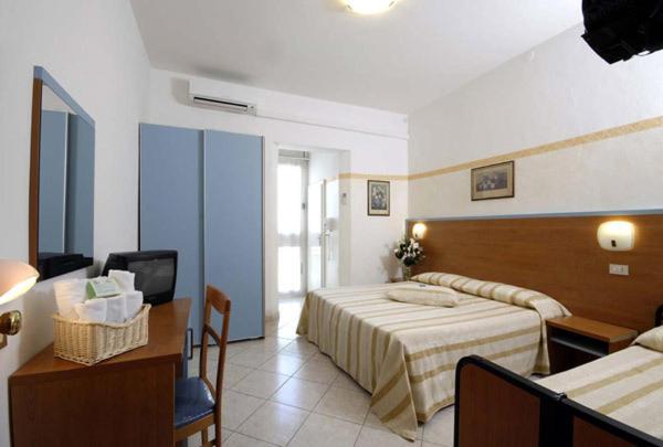 Семейный (Семейный номер (для 2 взрослых и 2 детей)) отеля Hotel La Gioiosa, Римини