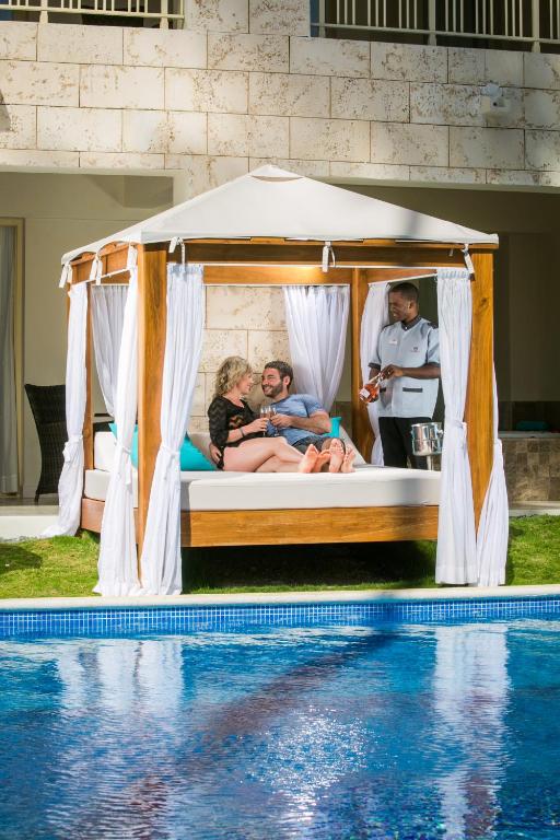 Двухместный (Клубный люкс Mirage у кромки бассейна с гидромассажной ванной на открытом воздухе, бесплатный Wi-Fi — Для гостей старше 18 лет) курортного отеля Majestic Mirage Punta Cana, All Suites, Баваро