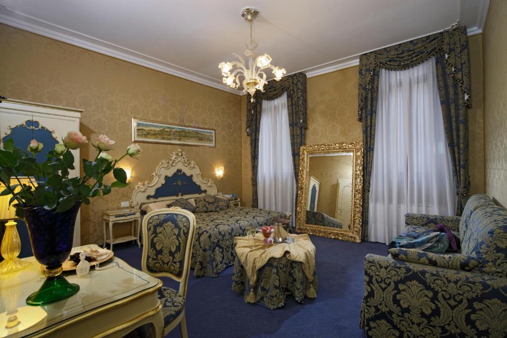 Семейный (Семейный номер) отеля Hotel Becher, Венеция