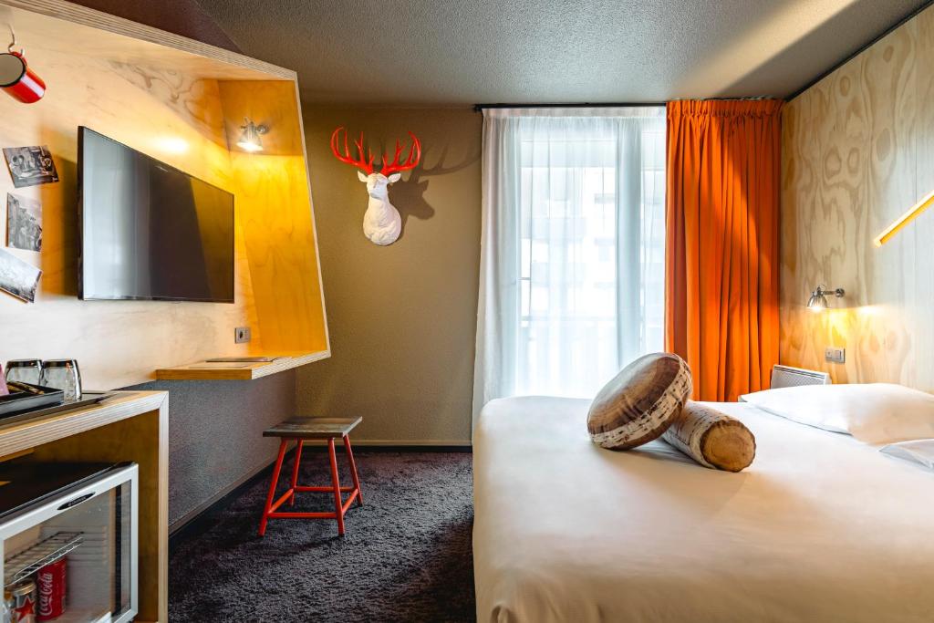 Двухместный (Стандартный двухместный номер с 1 кроватью или 2 отдельными кроватями, вид на Монблан) отеля Hôtel Le Refuge des Aiglons, Шамони-Мон-Блан