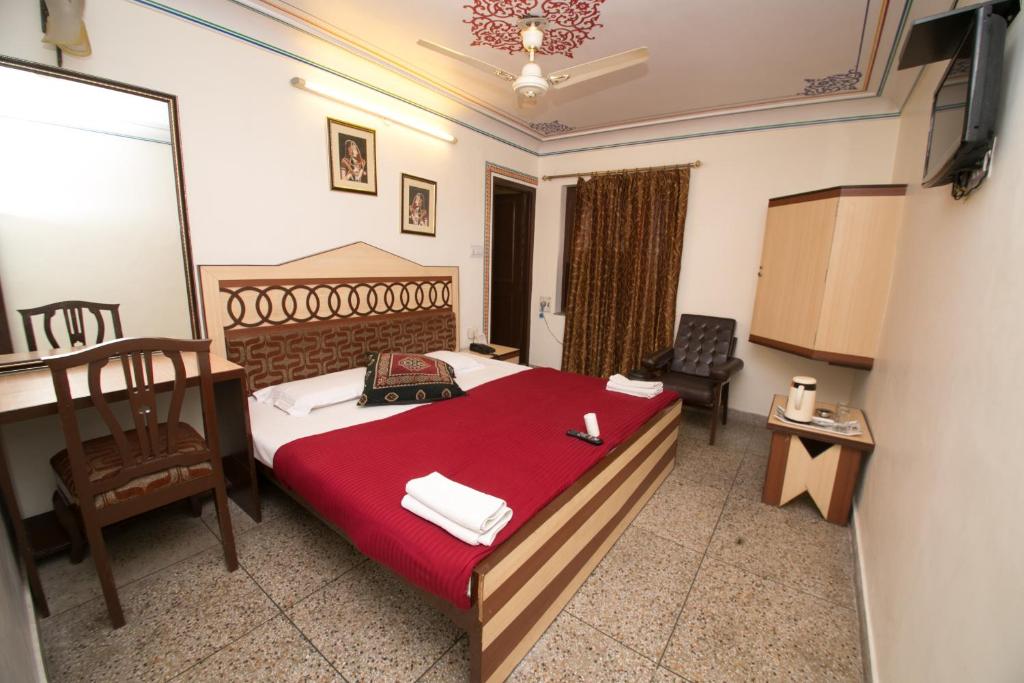 Двухместный (Стандартный двухместный номер с 1 кроватью и вентилятором) отеля Hotel Kalyan, Джайпур