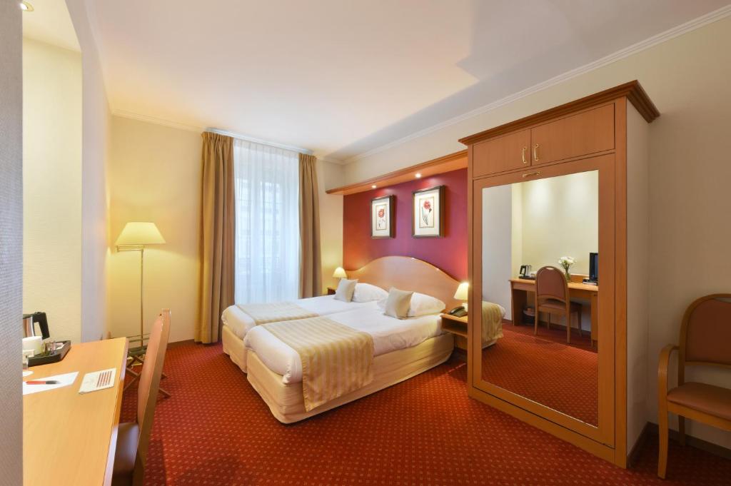 Трехместный (Трехместный номер) отеля Hotel International & Terminus, Женева