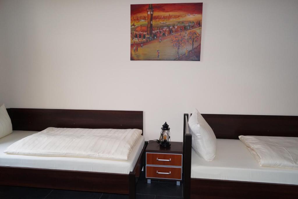 Двухместный (Двухместный номер с 2 отдельными кроватями и собственной ванной комнатой) отеля MY-BED Hamburg, Гамбург