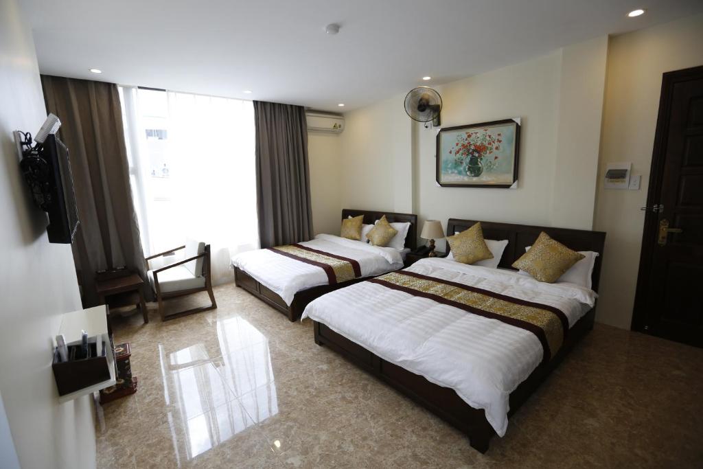 Четырехместный (Улучшенный номер с 2 кроватями размера «queen-size») отеля Hoang Ngoc Hotel, Донг Ван