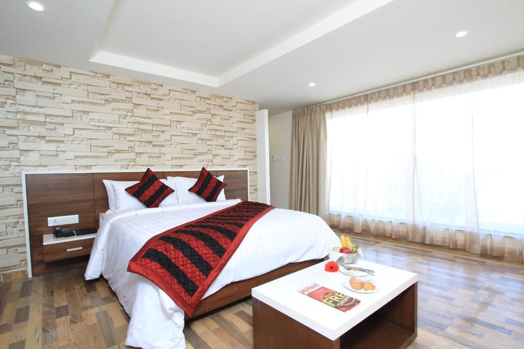 Двухместный (Представительский двухместный номер с 1 кроватью) отеля Bhagini Icon, Бангалор