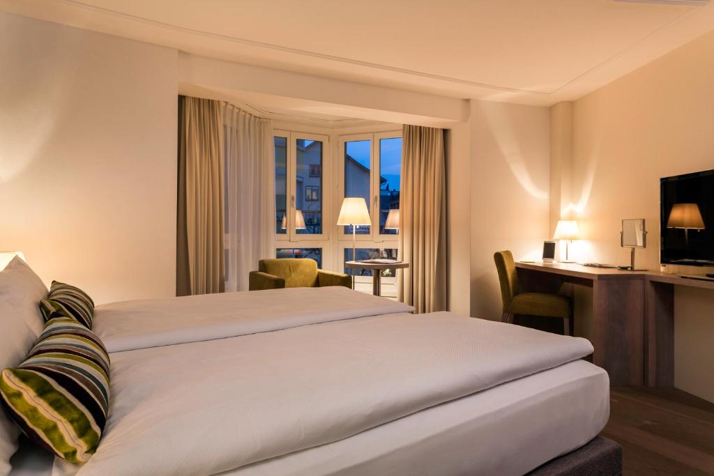 Двухместный (Улучшенный номер с кроватью размера «king-size») отеля Hotel Platzhirsch, Цюрих