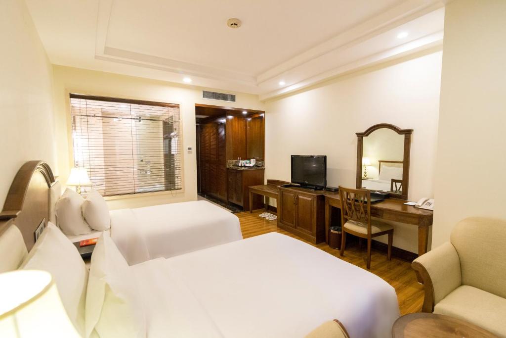 Двухместный (Улучшенный двухместный номер с 2 отдельными кроватями и видом на горы) отеля Sai Gon Ha Long Hotel, Халонг