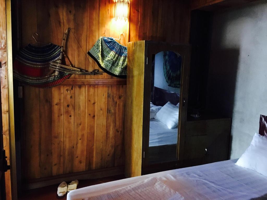 Двухместный (Двухместный номер с 1 кроватью и общей ванной комнатой) семейного отеля PO homestay, Сапа