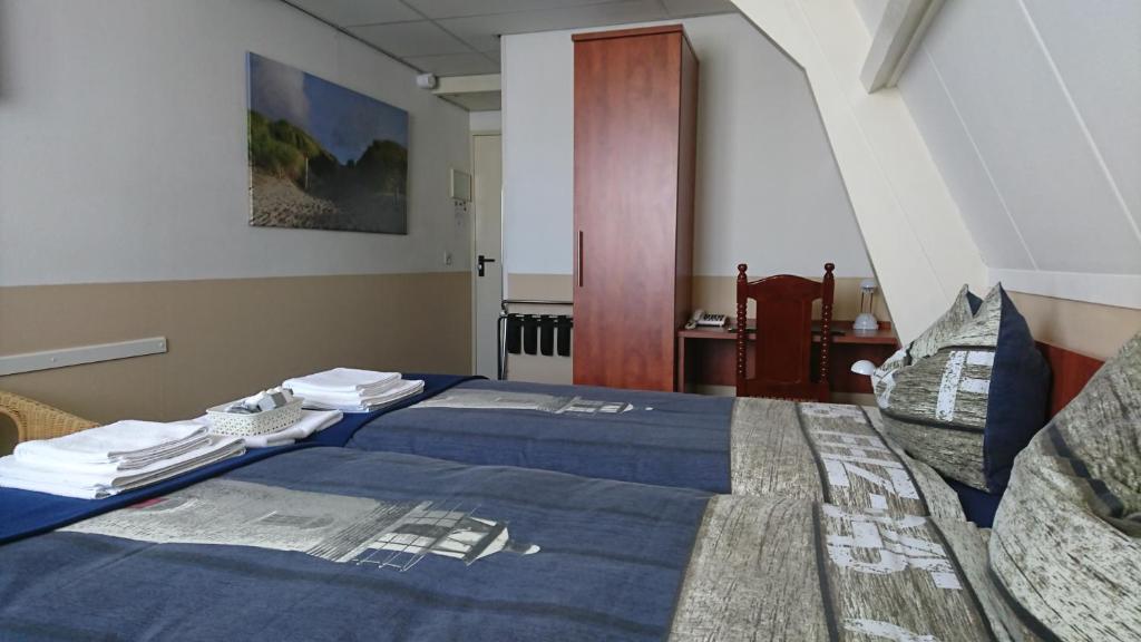 Двухместный (Двухместный номер «Комфорт» с 2 отдельными кроватями) отеля Hotel De Ruyter, Берген-оп-Зом