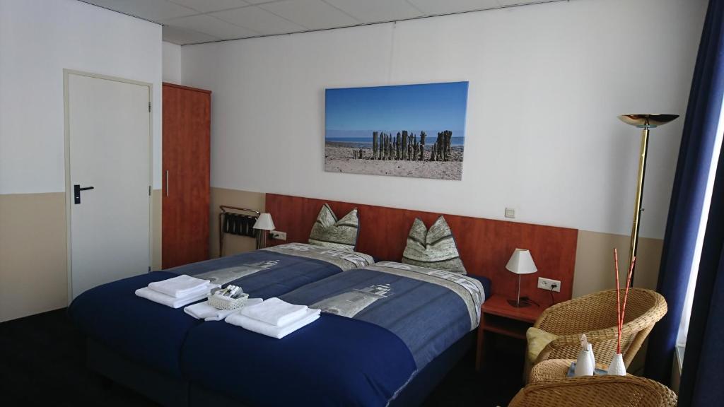 Двухместный (Двухместный номер «Комфорт» с 2 отдельными кроватями и балконом) отеля Hotel De Ruyter, Берген-оп-Зом