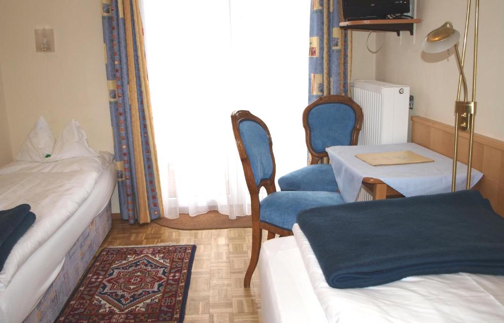 Двухместный (Бюджетный двухместный номер с 2 отдельными кроватями) отеля Hotel Alpenblick, Бад-Гастайн