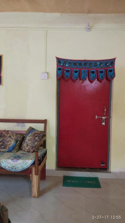 Двухместный (Двухместный номер с 1 кроватью и ванной комнатой) семейного отеля Radha Krishna Home, Варанаси
