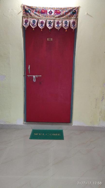 Одноместный (Одноместный номер с ванной комнатой) семейного отеля Radha Krishna Home, Варанаси