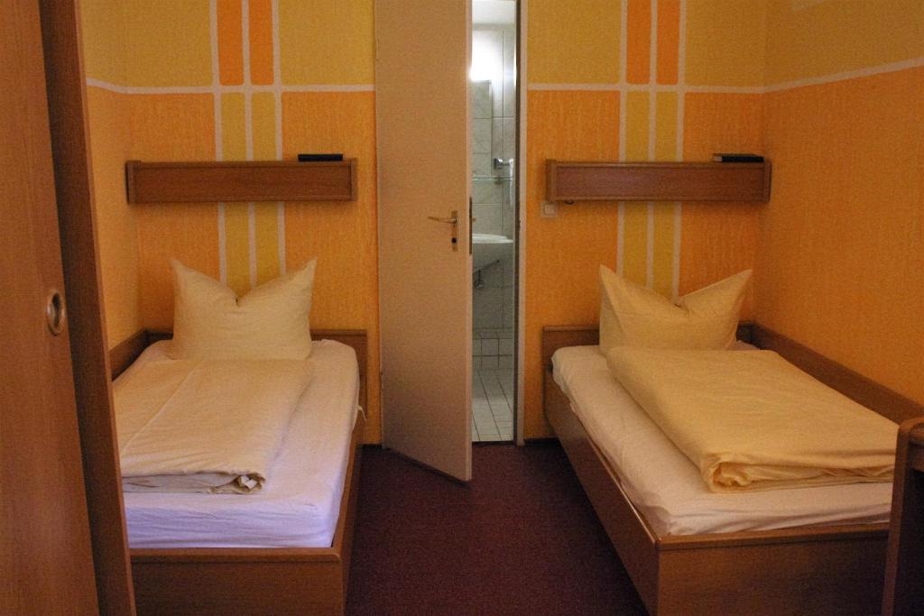 Двухместный (Двухместный номер с 2 отдельными кроватями - Для курящих) отеля Hotel Graf Pückler, Берлин