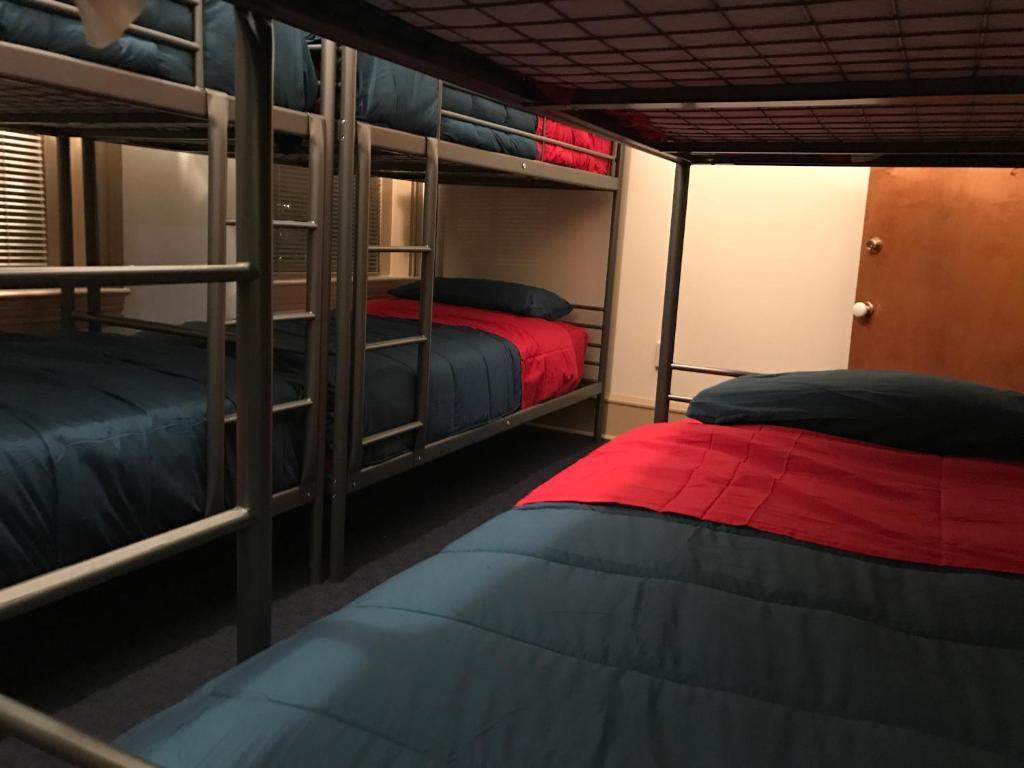 Номер (Кровать в общем 8-местном номере для мужчин и женщин) хостела Duo Nomad, Вашингтон