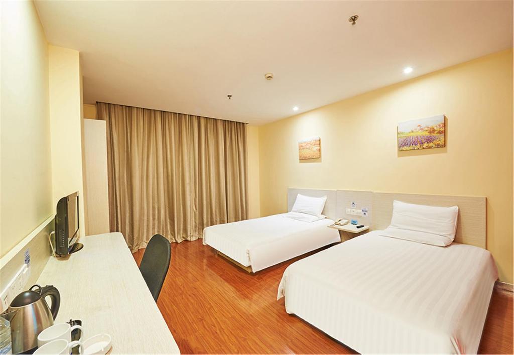 Двухместный (Улучшенный двухместный номер с 2 отдельными кроватями) отеля Hanting Express Shanghai Hongqiao Airport, Шанхай