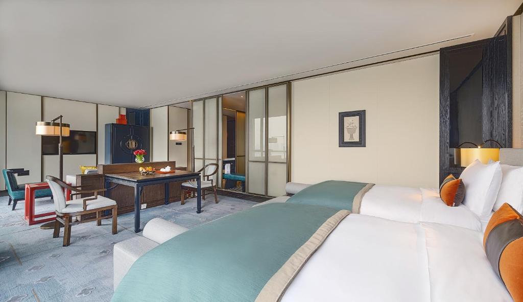 Двухместный (Двухместный номер Делюкс с 1 кроватью или 2 отдельными кроватями и видом на реку) отеля Diaoyutai Hotel Hangzhou, Ханчжоу