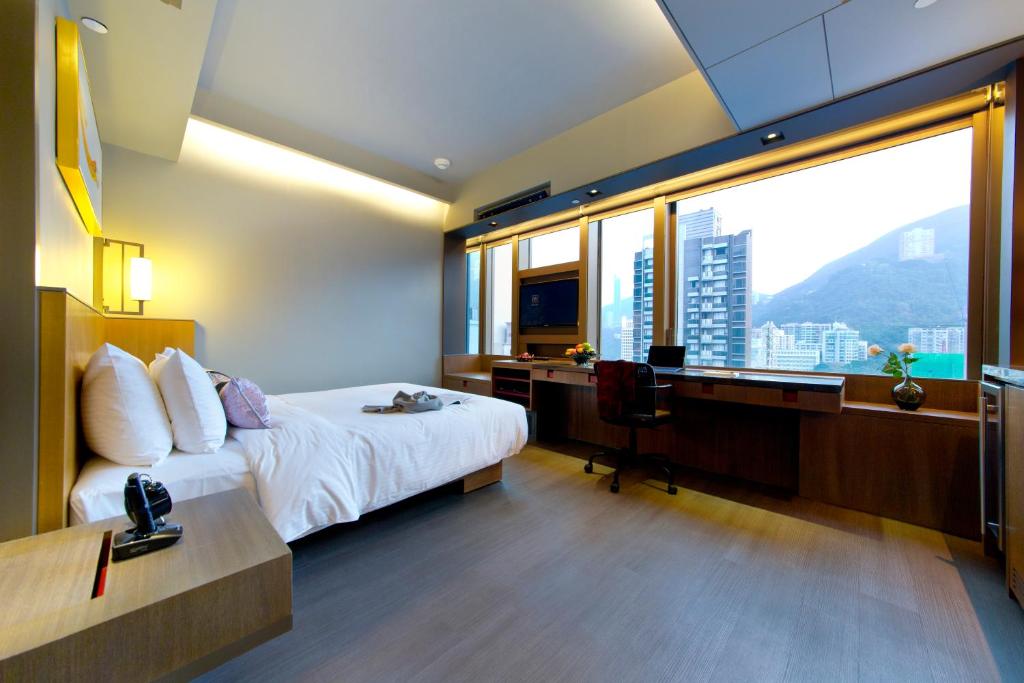 Двухместный (88 представительский номер с кроватью размера «queen-size» и видом на горы) отеля Wanchai 88, Гонконг (город)