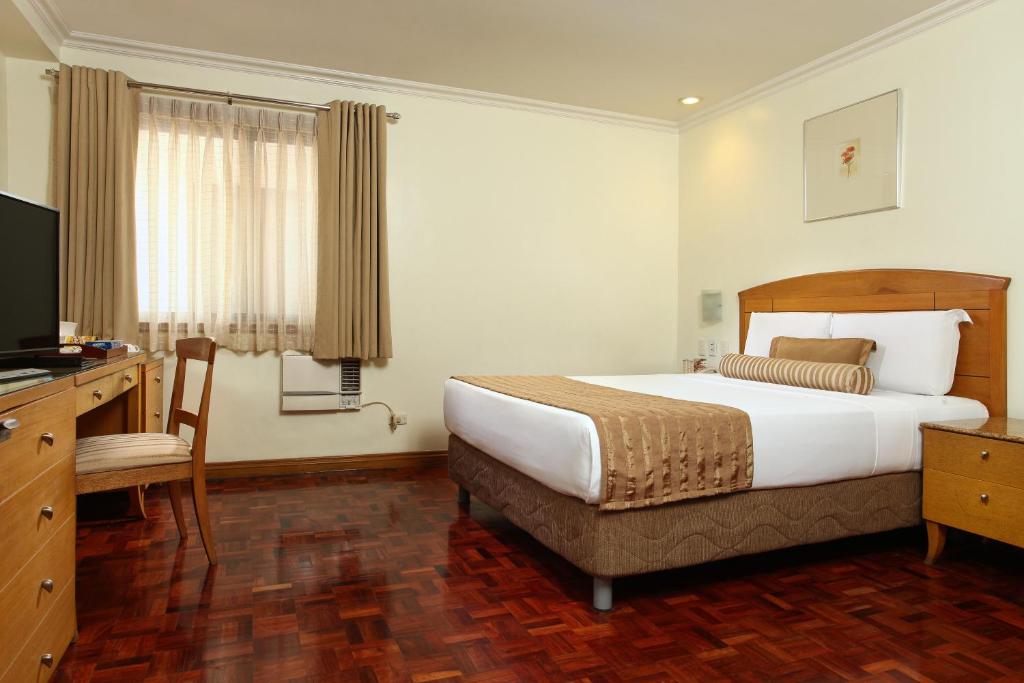 Двухместный (Улучшенный двухместный номер с 1 кроватью) отеля City Garden Suites, Манила