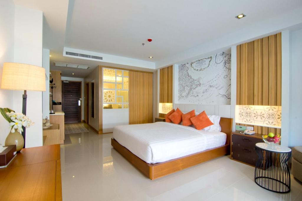 Двухместный (Делюкс с частичным видом на море) отеля Welcome World Beach Resort & Spa, Паттайя