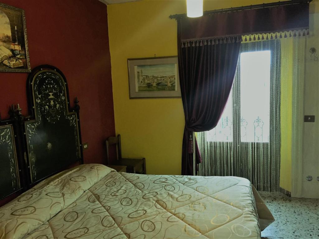 Двухместный (Двухместный номер с 1 кроватью или 2 отдельными кроватями, душем и общей ванной комнатой) отеля Hotel Aline, Флоренция